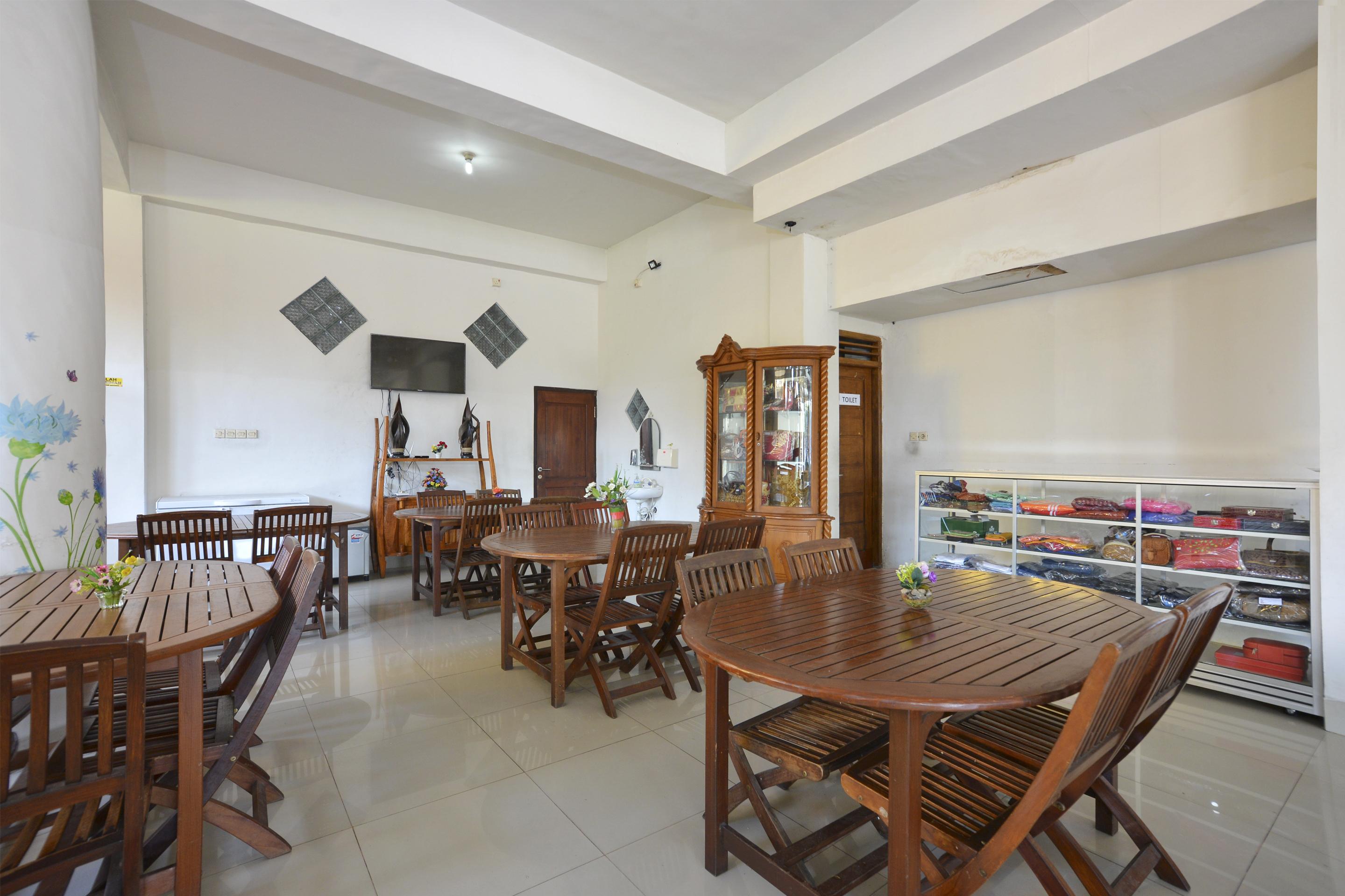 Oyo 586 Hotel Wijaya Kalasan Екстериор снимка