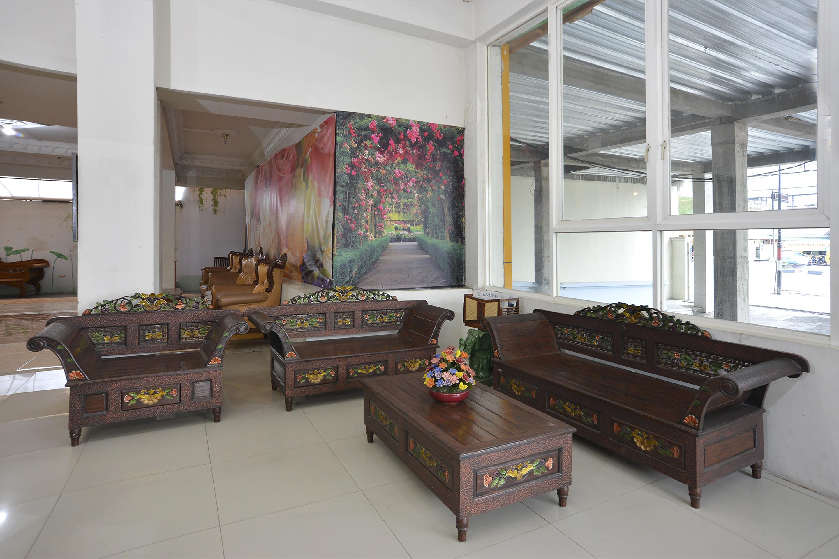 Oyo 586 Hotel Wijaya Kalasan Екстериор снимка